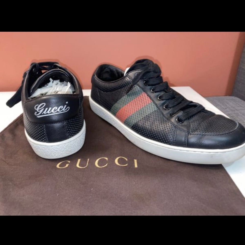Gucci - Men Leather Sneakers- Size 6 Rarely Used